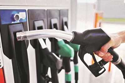 Giá xăng RON 95, dầu diesel và dầu hỏa giảm nhẹ từ 15 giờ chiều nay