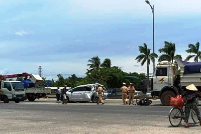 Tin tức tai nạn giao thông mới nhất hôm nay 30/6: Xe tải lật gây tai nạn liên hoàn trên Đại lộ Mai Chí Thọ