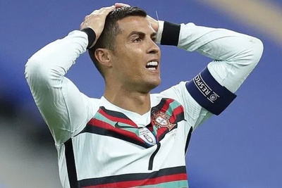 Juventus gặp rắc rối khi Ronaldo dương tính với Covid-19