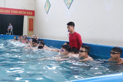 Học sinh hứng thú với học bơi dịp Hè