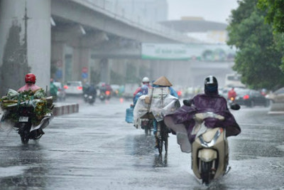 Thời tiết hôm nay 1/7: Sau nắng nóng dài ngày, Hà Nội giảm nhiệt, chiều tối và đêm mưa dông