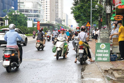 [Điểm nóng giao thông] Nhiều phương tiện ngược chiều trên đường Lê Văn Lương