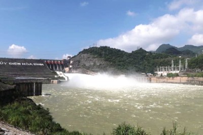 Thủy điện Hòa Bình xả lũ, Hà Nội và 10 tỉnh thành khẩn trương ứng phó