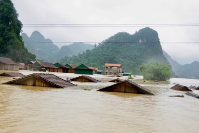 Mưa lũ lịch sử tại miền Trung: 20 người chết và mất tích, gần 33.400 nhà dân bị hư hỏng