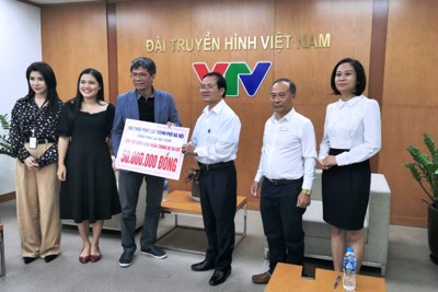 Hội Thừa phát lại TP Hà Nội trao 50 triệu đồng ủng hộ miền Trung