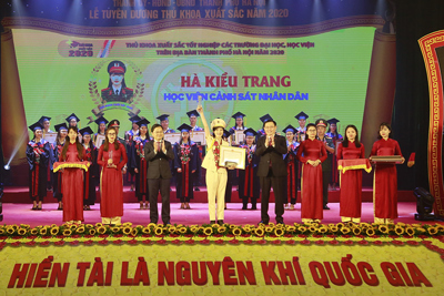 Hà Nội tuyên dương 88 Thủ khoa xuất sắc năm 2020