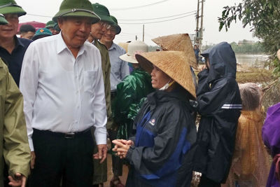 Phó Thủ tướng Thường trực Trương Hòa Bình kiểm tra công tác khắc phục lũ lụt ở Quảng Trị