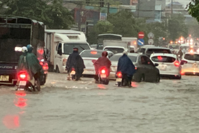 TP Thái Nguyên: Mưa lớn kéo dài khiến nhiều tuyến phố ngập trong biển nước