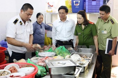 Hà Nội xử phạt 16 cơ sở vi phạm an toàn thực phẩm gần 270 triệu đồng