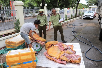 Chặn đứng 300kg thịt lợn bẩn sắp ra thị trường