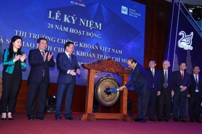 Thủ tướng Nguyễn Xuân Phúc: Thị trường chứng khoán là “phong vũ biểu" của nền kinh tế