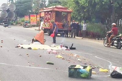 Hà Tĩnh: Va chạm với xe container, 1 phụ nữ tử vong tại chỗ
