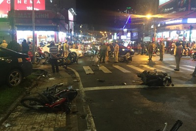 TP Hồ Chí Minh: Một phụ nữ lái ô tô đâm hàng loạt xe máy, nhiều người bị thương