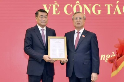 Trao quyết định điều động ông Lê Minh Hưng giữ chức Chánh Văn phòng Trung ương Đảng