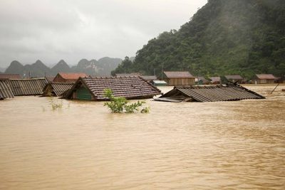 Mưa lũ lịch sử tại miền Trung: 69 người chết và mất tích, hơn 8.300 hộ dân phải sơ tán khẩn cấp