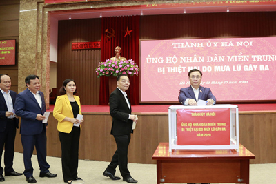 Cơ quan Thành ủy Hà Nội tham gia ủng hộ người dân các tỉnh miền Trung