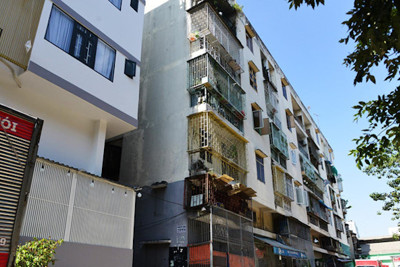 TP Hồ Chí Minh: Tháo dỡ lô E chung cư 518 Võ Văn Kiệt nghiêng gần nửa mét