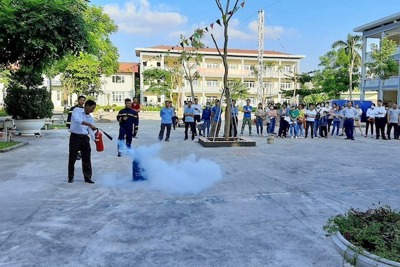 350 cán bộ, giáo viên huyện Mê Linh được huấn luyện nghiệp vụ cứu nạn, cứu hộ