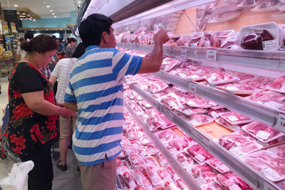 TP Hồ Chí Minh: Giá bán thịt heo bình ổn giảm từ 4.000-5.000 đồng/kg