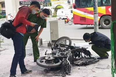 Hà Nội: Làm rõ vụ xe máy cháy trơ khung trên đường Nguyễn Trãi lúc rạng sáng