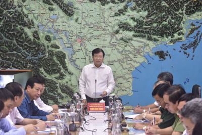 Phó Thủ tướng Trịnh Đình Dũng: Sẵn sàng ứng phó bão số 5 theo phương châm "4 tại chỗ"