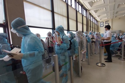 Chuyến bay đưa hơn 240 công dân về từ Đài Loan hạ cánh xuống sân bay Tân Sơn Nhất