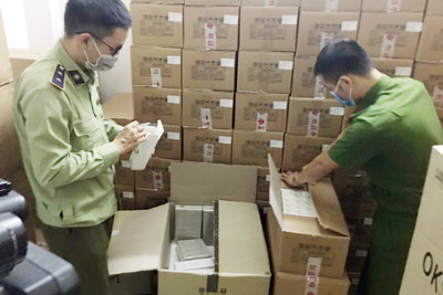 Phát hiện hàng trăm thùng thực phẩm chức năng, mỹ phẩm nhập lậu tại Hà Nội