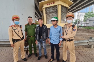 Hà Nội: 2 nam thanh niên 9X mua ma túy về sử dụng bị cảnh sát tóm gọn