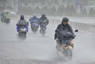 Thời tiết hôm nay 3/7: Hà Nội và cả nước mưa dông, đề phòng thời tiết nguy hiểm