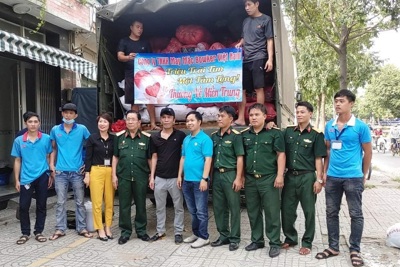 Hội nạn nhân chất độc da cam TP Hồ Chí Minh tặng 10 tấn hàng cho đồng bào miền Trung