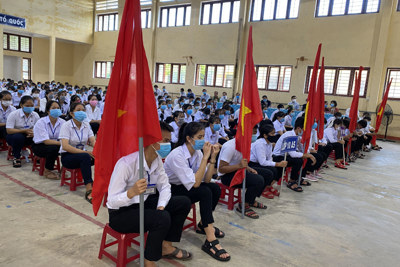 Trường phổ thông trung học Dân tộc Nội trú tỉnh Quảng Ngãi bước vào năm học mới
