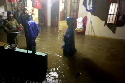 Nghệ An: Mưa như trút, nhiều địa phương ngập sâu trong biển nước