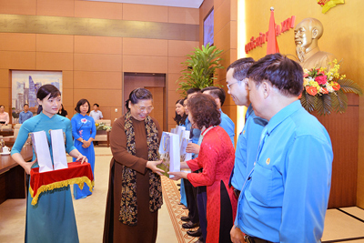 Phó Chủ tịch Thường trực Quốc hội Tòng Thị Phóng gặp gỡ cán bộ chủ chốt Công đoàn Thủ đô