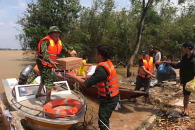 Bộ LĐTB&XH trình Thủ tướng cấp bổ sung 6.500 tấn gạo cứu trợ Nhân dân 4 tỉnh miền Trung