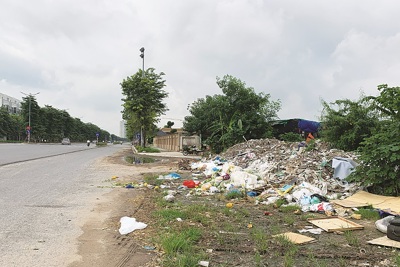 Quản lý vệ sinh môi trường trên Đại lộ Chu Văn An: Quả bóng trách nhiệm vẫn đá qua, đá lại