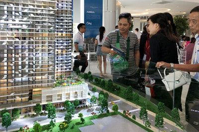 Thị trường bất động sản TP Hồ Chí Minh trầm lắng: Có nên “bung tiền” mua nhà?