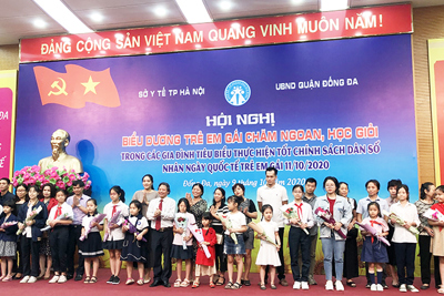 Biểu dương 100 trẻ em gái chăm ngoan học giỏi tại quận Đống Đa