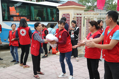 Hội Chữ thập đỏ Hà Nội tiếp tục kêu gọi cộng đồng chung tay hỗ trợ người dân miền Trung
