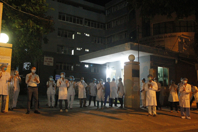 Đà Nẵng: Người dân, y bác sĩ vỡ òa giây phút dỡ lệnh phong tỏa