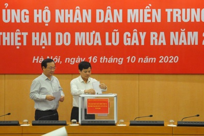 Văn phòng UBND TP Hà Nội ủng hộ đồng bào miền Trung