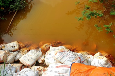 Nguồn nước chảy ra sông Đa Độ ô nhiễm nghiêm trọng