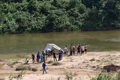 Hà Tĩnh: Xuyên đêm tìm kiếm 2 cháu bé đuối nước trên sông Ngàn Phố