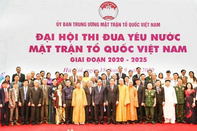 Chủ tịch HĐQT TNG Holdings Vietnam nhận bằng khen của Ủy ban Trung ương MTTQ Việt Nam