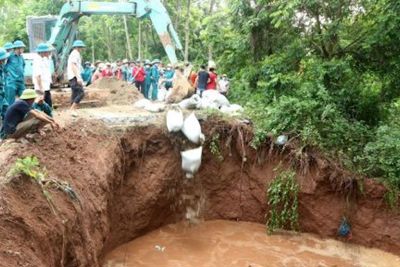 Hà Nội: Công bố tình trạng khẩn cấp sụt, sập cống qua đê sông Đáy