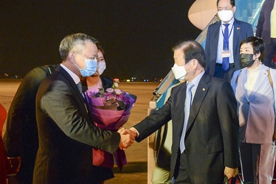Chủ tịch Quốc hội Hàn Quốc đến Hà Nội, bắt đầu chuyến thăm chính thức Việt Nam