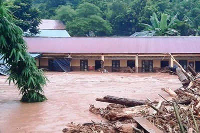 Điện Biên: 128 hộ dân bị chia cắt do mưa lũ cuốn trôi ngầm tràn