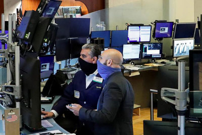 Chứng khoán Mỹ: Giới đầu tư phấn khích trở lại, Dow Jones tăng vọt 465 điểm
