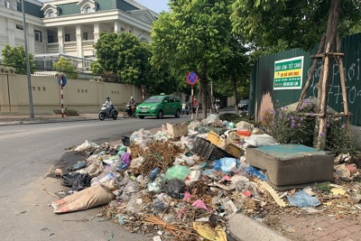 Bãi rác tại nút Phạm Hùng – Nguyễn Quốc Trị: Bao giờ được xử lý?