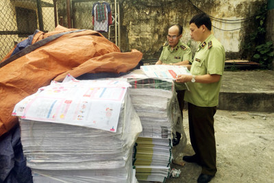 Hà Nội phát hiện 2,3 tấn bìa và ruột sách bán thành phẩm có dấu hiệu in lậu