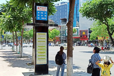 Hà Nội: Thí điểm biển báo điểm dừng xe buýt theo mẫu mới